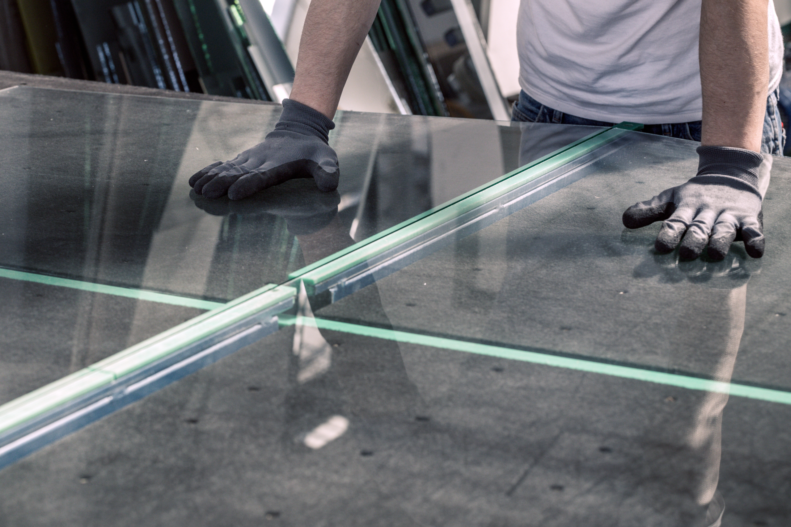 Glazier,Breaking,Glass,On,A,Professional,Table